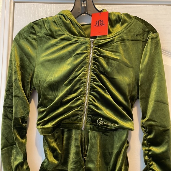 NWT Gsuwoo 2 piece velour suit size - M - Picture 2 of 12